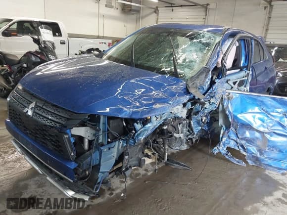 ✅ 2023 Mitsubishi Eclipse Cross SE • VIN: JA4ATWAA4PZ048946 • Лот: 42183511. Опубликован ранее на IAAI с пробегом 6 миль. Бесплатный доступ к архиву аукционных продаж из США и подробный отчёт об истории автомобиля на DreamBid. Изображение 18.