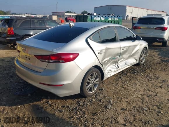 ✅ 2018 Hyundai Elantra Limited • VIN: 5NPD84LF3JH388945 • Лот: 43276833. Опубликован ранее на IAAI с пробегом 147 542 миль. Бесплатный доступ к архиву аукционных продаж из США и подробный отчёт об истории автомобиля на DreamBid. Изображение 4.