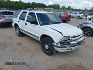 ✅ 2001 Chevrolet Blazer LT • VIN: 1GNDT13W912103963 • Lot: 42753413. Wystawiony na IAAI z przebiegiem 178 885 mil. Bezpłatny archiwum sprzedaży aukcyjnych z USA i szczegółowy raport historii pojazdu na DreamBid. Zdjęcie 1.