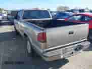 2000 Chevrolet S-10 LS с VIN 1GCDT19W1YK191711, выставлен на аукционе IAAI как лот 43329054 с пробегом 180 643 миль миль и . История ставок и продаж доступна на DreamBid. Изображение 3.