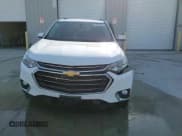 ✅ 2020 Chevrolet Traverse LT Cloth • VIN: 1GNERGKW7LJ319617 • Lot: 84260345. Wystawiony na Copart z przebiegiem 72 214 mil. Bezpłatny archiwum sprzedaży aukcyjnych z USA i szczegółowy raport historii pojazdu na DreamBid. Zdjęcie 14.