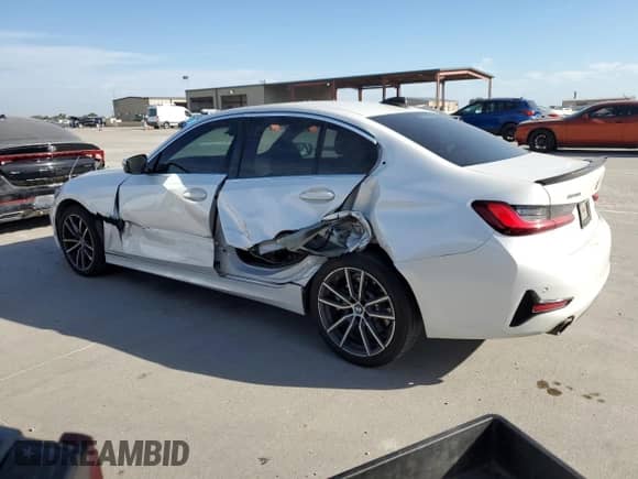 2022 BMW 3 Series 330i z VIN 3MW5R1J08N8C72824, wystawiony jako Copart lot #86686675 z przebiegiem 43 539 mil mil oraz Szkoda całkowita • Salvage title. Historia ofert i sprzedaży dostępna na DreamBid. Obrazek 2.