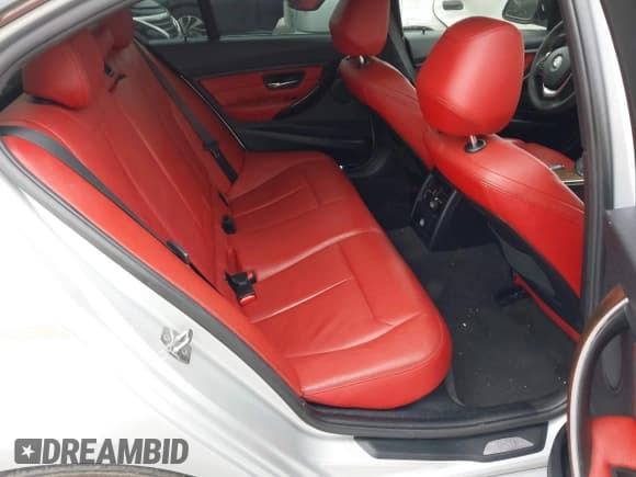 ✅ 2015 BMW 3 Series 335i • VIN: WBA3A9C58FK472544 • Лот: 43796913. Опубликован ранее на IAAI с пробегом 111 298 миль. Бесплатный доступ к архиву аукционных продаж из США и подробный отчёт об истории автомобиля на DreamBid. Изображение 8.