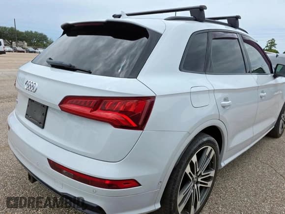 ✅ 2019 Audi SQ5 Prestige • VIN: WA1C4AFY9K2081540 • Лот: 80289785. Опубликован ранее на Copart с пробегом 89 591 миль. Бесплатный доступ к архиву аукционных продаж из США и подробный отчёт об истории автомобиля на DreamBid. Изображение 4.