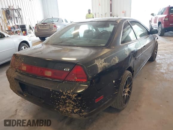 ✅ 1998 Honda Accord LX • VIN: 1HGCG2243WA026486 • Lot: 42237003. Listed on IAAI with 179,406 mi. Free auction sales archive from the USA and detailed vehicle history report at DreamBid. Image 4.