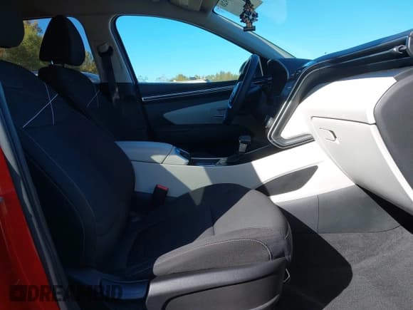 ✅ 2022 Hyundai Tucson SEL • VIN: 5NMJB3AE8NH038111 • Lot: 43515920. Listed on IAAI with 37,706 mi. Free auction sales archive from the USA and detailed vehicle history report at DreamBid. Image 5.