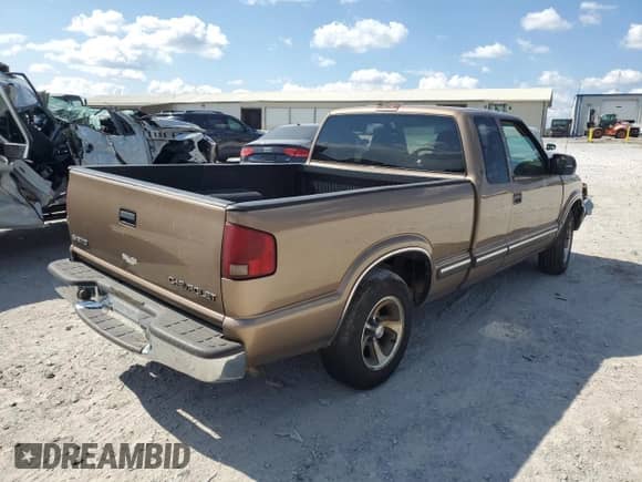 2002 Chevrolet S-10 LS z VIN 1GCCS19W328211900, wystawiony jako Copart lot #71828214 z przebiegiem 77 459 mil mil oraz Czysty tytuł • Clean title. Historia ofert i sprzedaży dostępna na DreamBid. Obrazek 3.