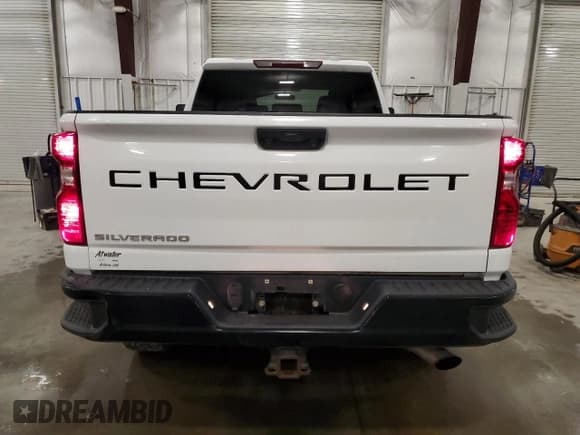 ✅ 2020 Chevrolet Silverado 2500HD Work Truck • VIN: 1GC5YLE74LF318064 • Лот: 84729835. Опубликован ранее на Copart с пробегом 58 715 миль. Бесплатный доступ к архиву аукционных продаж из США и подробный отчёт об истории автомобиля на DreamBid. Изображение 6.