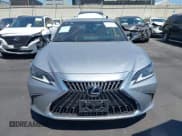 ✅ 2022 Lexus ES 350 • VIN: 58ACZ1B12NU116934 • Lot: 43090128. Wystawiony na IAAI z przebiegiem 19 730 mil. Bezpłatny archiwum sprzedaży aukcyjnych z USA i szczegółowy raport historii pojazdu na DreamBid. Zdjęcie 13.