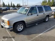 ✅ 1999 GMC Suburban • VIN: 3GKEC16R0XG526194 • Лот: 83740634. Опубликован ранее на Copart с пробегом 199 583 миль. Бесплатный доступ к архиву аукционных продаж из США и подробный отчёт об истории автомобиля на DreamBid. Изображение 1.