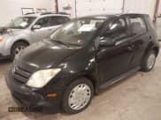 ✅ 2005 Scion xA • VIN: JTKKT624450117499 • Lot: 43649187. Wystawiony na IAAI z przebiegiem 244 267 mil. Bezpłatny archiwum sprzedaży aukcyjnych z USA i szczegółowy raport historii pojazdu na DreamBid. Zdjęcie 2.