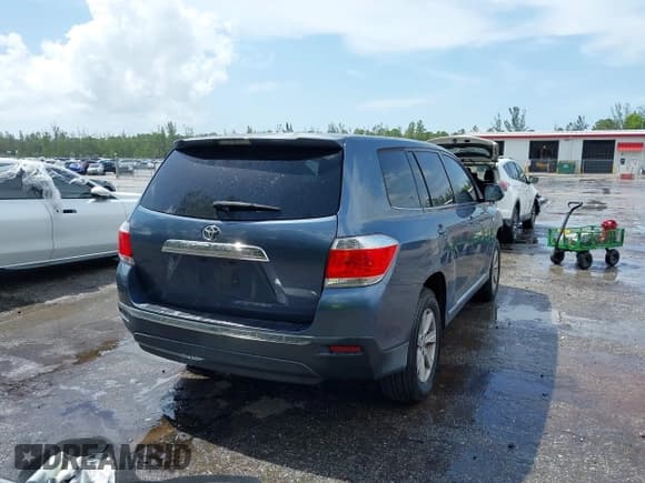 ✅ 2013 Toyota Highlander • VIN: 5TDZK3EH6DS102651 • Lot: 42828589. Listed on IAAI with 132,392 mi. Free auction sales archive from the USA and detailed vehicle history report at DreamBid. Image 4.