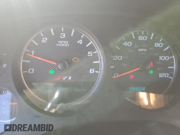 ✅ 2012 GMC Sierra 1500 SLE • VIN: 3GTP2VE72CG105909 • Лот: 81972245. Опубликован ранее на Copart с пробегом 202 483 миль. Бесплатный доступ к архиву аукционных продаж из США и подробный отчёт об истории автомобиля на DreamBid. Изображение 9.