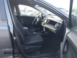 ✅ 2018 Toyota RAV4 LE • VIN: 2T3ZFREV6JW452370 • Lot: 43729970. Wystawiony na IAAI z przebiegiem 112 924 mil. Bezpłatny archiwum sprzedaży aukcyjnych z USA i szczegółowy raport historii pojazdu na DreamBid. Zdjęcie 5.