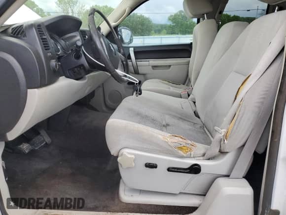 2011 Chevrolet Silverado 1500 LT z VIN 1GCRCSEA4BZ403876, wystawiony jako Copart lot #56287935 z przebiegiem 331 859 mil mil oraz Szkoda całkowita • Salvage title. Historia ofert i sprzedaży dostępna na DreamBid. Obrazek 7.