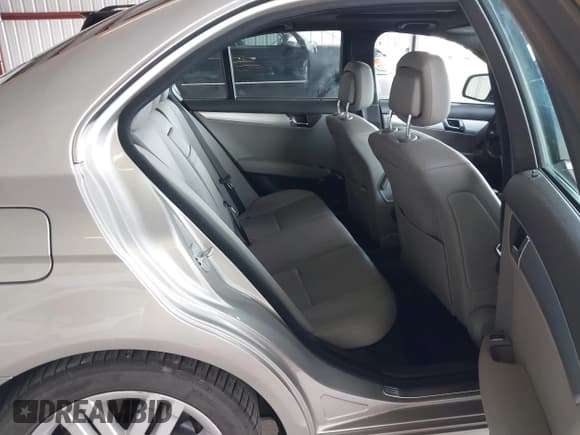 ✅ 2008 Mercedes-Benz C 300 Sport • VIN: WDDGF54X88R016283 • Lot: 43347497. Wystawiony na IAAI z przebiegiem 150 282 mil. Bezpłatny archiwum sprzedaży aukcyjnych z USA i szczegółowy raport historii pojazdu na DreamBid. Zdjęcie 8.