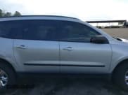 ✅ 2017 Chevrolet Traverse LS • VIN: 1GNKRFED7HJ233366 • Lot: 43344926. Wystawiony na IAAI z przebiegiem 152 354 mil. Bezpłatny archiwum sprzedaży aukcyjnych z USA i szczegółowy raport historii pojazdu na DreamBid. Zdjęcie 13.