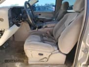 ✅ 2005 Chevrolet Suburban LT • VIN: 3GNEC16Z45G122007 • Лот: 71534714. Опубликован ранее на Copart с пробегом 182 634 миль. Бесплатный доступ к архиву аукционных продаж из США и подробный отчёт об истории автомобиля на DreamBid. Изображение 7.