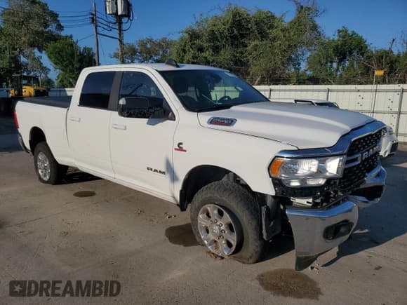 ✅ 2022 Ram 2500 Big Horn • VIN: 3C6UR5DL5NG201783 • Lot: 71720374. Wystawiony na Copart z przebiegiem 59 907 mil. Bezpłatny archiwum sprzedaży aukcyjnych z USA i szczegółowy raport historii pojazdu na DreamBid. Zdjęcie 4.