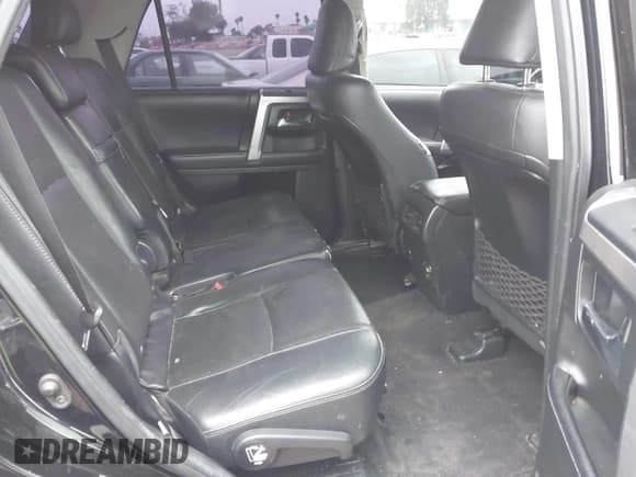 ✅ 2018 Toyota 4Runner SR5 • VIN: JTEBU5JR5J5599114 • Lot: 42086700. Wystawiony na IAAI z przebiegiem 111 376 mil. Bezpłatny archiwum sprzedaży aukcyjnych z USA i szczegółowy raport historii pojazdu na DreamBid. Zdjęcie 8.