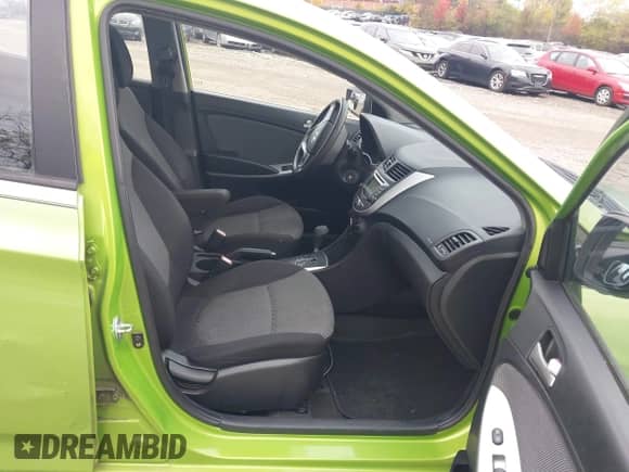 2012 Hyundai Accent GS z VIN KMHCT5AE2CU052993, wystawiony jako IAAI lot #43589389 z przebiegiem 91 873 mil mil oraz . Historia ofert i sprzedaży dostępna na DreamBid. Obrazek 5.