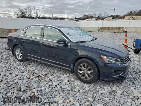 ✅ 2016 Volkswagen Passat S • VIN: 1VWAT7A39GC030262 • Лот: 94529925. Опубликован ранее на Copart с пробегом 144 911 миль. Бесплатный доступ к архиву аукционных продаж из США и подробный отчёт об истории автомобиля на DreamBid. Изображение 4.