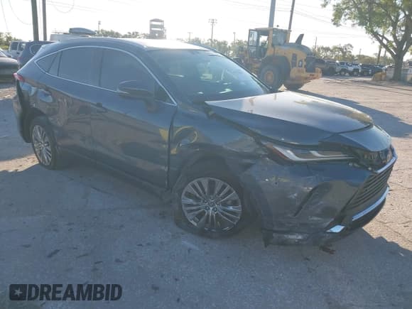 ✅ 2024 Toyota Venza LE • VIN: JTEAAAAH1RJ177932 • Lot: 41758637. Listed on IAAI with 29,346 mi. Free auction sales archive from the USA and detailed vehicle history report at DreamBid. Image 1.