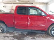 ✅ 2021 Ram 1500 Big Horn • VIN: 1C6SRFBTXMN572461 • Lot: 42211349. Wystawiony na IAAI z przebiegiem 214 375 mil. Bezpłatny archiwum sprzedaży aukcyjnych z USA i szczegółowy raport historii pojazdu na DreamBid. Zdjęcie 6.