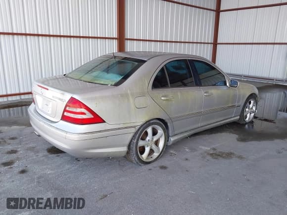✅ 2005 Mercedes-Benz C 230 Kompressor • VIN: WDBRF40J85F667729 • Lot: 42915404. Wystawiony na IAAI z przebiegiem 165 565 mil. Bezpłatny archiwum sprzedaży aukcyjnych z USA i szczegółowy raport historii pojazdu na DreamBid. Zdjęcie 4.