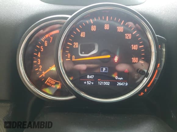 ✅ 2018 MINI Countryman Cooper • VIN: WMZYV5C31J3E04614 • Lot: 57802375. Wystawiony na Copart z przebiegiem 121 302 mil. Bezpłatny archiwum sprzedaży aukcyjnych z USA i szczegółowy raport historii pojazdu na DreamBid. Zdjęcie 9.