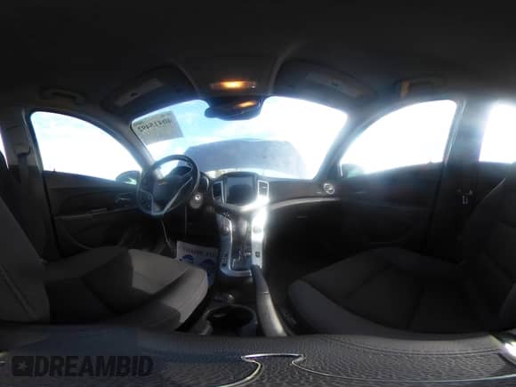 2013 Chevrolet Cruze 1LT z VIN 1G1PC5SB1D7232128, wystawiony jako IAAI lot #40415492 z przebiegiem 159 418 mil mil oraz . Historia ofert i sprzedaży dostępna na DreamBid. Obrazek 18.