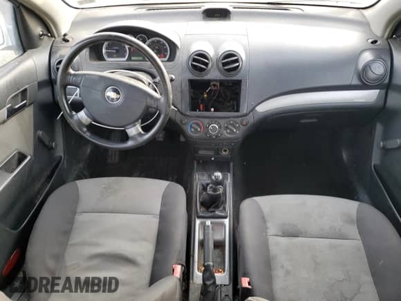 2009 Chevrolet Aveo 1LT z VIN KL1TD66E69B649849, wystawiony jako Copart lot #42533135 z przebiegiem 116 969 mil mil oraz Szkoda całkowita • Salvage title. Historia ofert i sprzedaży dostępna na DreamBid. Obrazek 8.