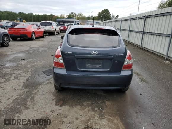 2008 Hyundai Accent GS с VIN KMHCM36C88U086002, выставлен на аукционе Copart как лот 79438824 с пробегом Не указан миль и Чистый • Clean title. История ставок и продаж доступна на DreamBid. Изображение 6.