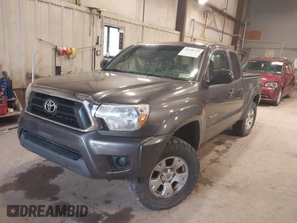✅ 2015 Toyota Tacoma • VIN: 5TFUX4EN8FX039993 • Lot: 39720722. Listed on IAAI with 107,085 mi. Free auction sales archive from the USA and detailed vehicle history report at DreamBid. Image 2.