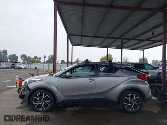 ✅ 2018 Toyota C-HR XLE Premium • VIN: NMTKHMBX0JR051417 • Lot: 43508524. Wystawiony na IAAI z przebiegiem 56 824 mil. Bezpłatny archiwum sprzedaży aukcyjnych z USA i szczegółowy raport historii pojazdu na DreamBid. Zdjęcie 15.