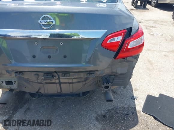 ✅ 2017 Nissan Altima SL • VIN: 1N4AL3AP3HC245478 • Lot: 42654204. Wystawiony na IAAI z przebiegiem 177 765 mil. Bezpłatny archiwum sprzedaży aukcyjnych z USA i szczegółowy raport historii pojazdu na DreamBid. Zdjęcie 6.