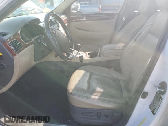 ✅ 2013 Hyundai Genesis 3.8L • VIN: KMHGC4DD4DU230130 • Lot: 92939655. Listed on Copart with 260,141 mi. Free auction sales archive from the USA and detailed vehicle history report at DreamBid. Image 7.