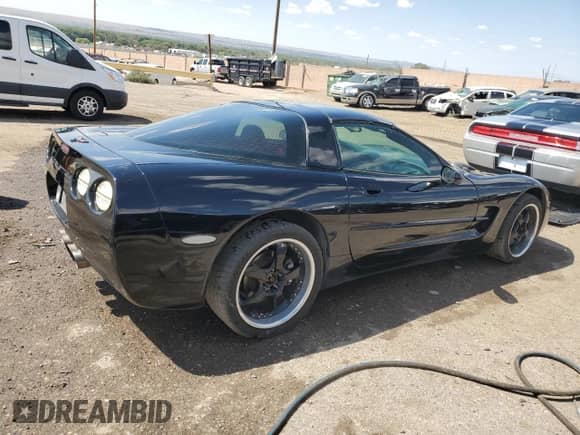 ✅ 1997 Chevrolet Corvette • VIN: 1G1YY22G8V5107138 • Lot: 70486084. Wystawiony na Copart z przebiegiem 231 965 mil mil. Skorzystaj z bezpłatnego archiwum sprzedaży aukcyjnych z USA i zobacz szczegółowy raport historii pojazdu na DreamBid. Zdjęcie 3.