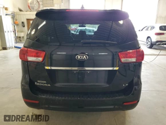 ✅ 2017 Kia Sedona LX • VIN: KNDMB5C17H6339991 • Lot: 86685455. Wystawiony na Copart z przebiegiem 171 986 mil. Bezpłatny archiwum sprzedaży aukcyjnych z USA i szczegółowy raport historii pojazdu na DreamBid. Zdjęcie 6.