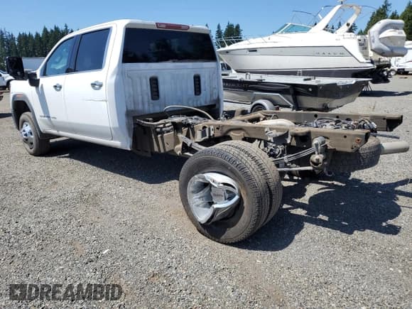 ✅ 2024 GMC Sierra 3500HD SLT • VIN: 1GT49UEY4RF215386 • Лот: 59074384. Опубликован ранее на Copart с пробегом 10 376 миль. Бесплатный доступ к архиву аукционных продаж из США и подробный отчёт об истории автомобиля на DreamBid. Изображение 2.