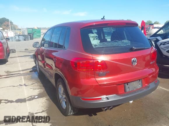✅ 2014 Volkswagen Tiguan S • VIN: WVGAV3AX2EW050613 • Lot: 43541966. Wystawiony na IAAI z przebiegiem 101 905 mil. Bezpłatny archiwum sprzedaży aukcyjnych z USA i szczegółowy raport historii pojazdu na DreamBid. Zdjęcie 3.