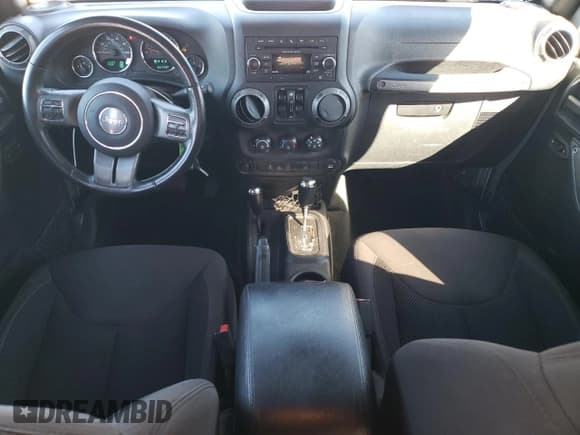 ✅ 2017 Jeep Wrangler Unlimited Sport • VIN: 1C4BJWDG4HL664702 • Lot: 90732995. Wystawiony na Copart z przebiegiem 65 715 mil. Bezpłatny archiwum sprzedaży aukcyjnych z USA i szczegółowy raport historii pojazdu na DreamBid. Zdjęcie 8.