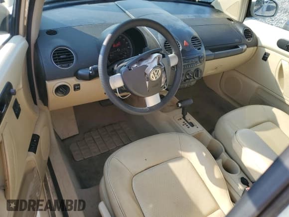 ✅ 2008 Volkswagen Beetle S • VIN: 3VWRG31C78M518593 • Lot: 65211675. Wystawiony na Copart z przebiegiem 120 514 mil. Bezpłatny archiwum sprzedaży aukcyjnych z USA i szczegółowy raport historii pojazdu na DreamBid. Zdjęcie 8.