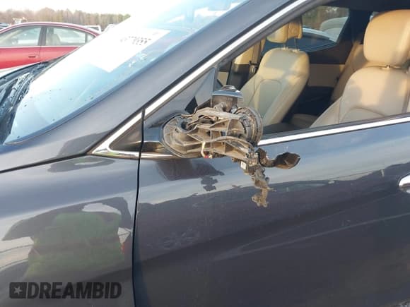 ✅ 2017 Hyundai Santa Fe Ultimate • VIN: 5XYZWDLA7HG422662 • Lot: 43779355. Listed on IAAI with 160,549 mi. Free auction sales archive from the USA and detailed vehicle history report at DreamBid. Image 20.