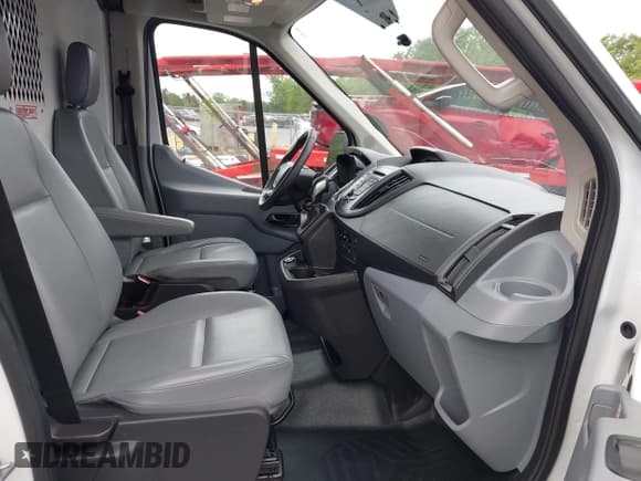 ✅ 2019 Ford Transit • VIN: 1FTYR2XM1KKB75460 • Lot: 42682602. Wystawiony na IAAI z przebiegiem 62 669 mil. Bezpłatny archiwum sprzedaży aukcyjnych z USA i szczegółowy raport historii pojazdu na DreamBid. Zdjęcie 5.
