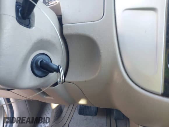 2005 Mercury Mariner Luxury z VIN 4M2YU56165DJ12462, wystawiony jako IAAI lot #41701579 z przebiegiem 252 874 mil mil oraz . Historia ofert i sprzedaży dostępna na DreamBid. Obrazek 11.