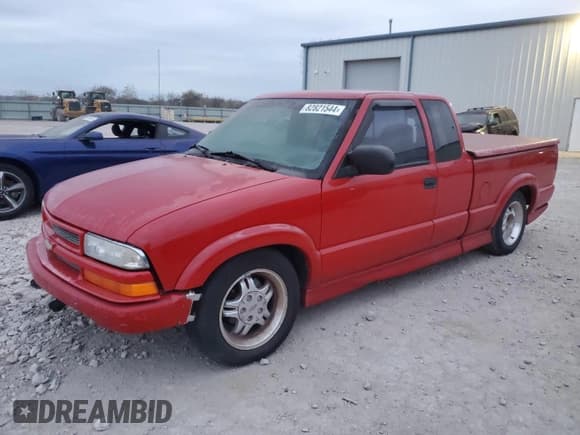 ✅ 2001 Chevrolet S-10 LS • VIN: 1GCCS19W918181171 • Лот: 82821544. Опубликован ранее на Copart с пробегом 189 044 миль. Бесплатный доступ к архиву аукционных продаж из США и подробный отчёт об истории автомобиля на DreamBid. Изображение 1.