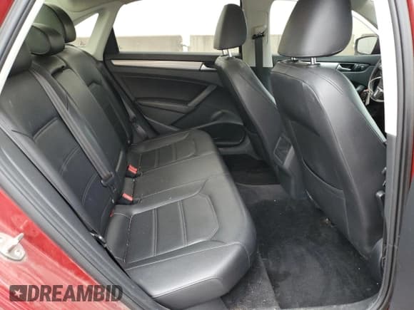 ✅ 2015 Volkswagen Passat S • VIN: 1VWAT7A31FC094746 • Lot: 93095255. Wystawiony na Copart z przebiegiem 189 455 mil. Bezpłatny archiwum sprzedaży aukcyjnych z USA i szczegółowy raport historii pojazdu na DreamBid. Zdjęcie 10.