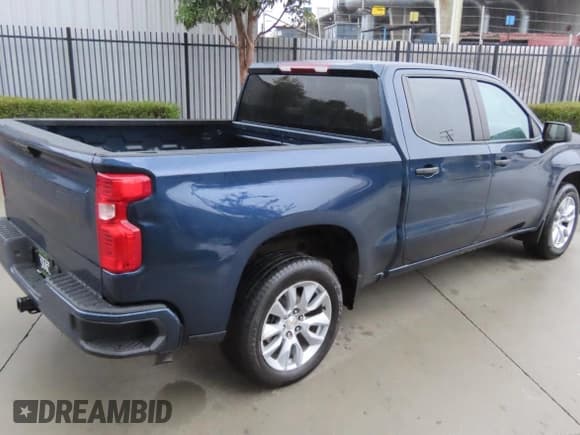 ✅ 2023 Chevrolet Silverado 1500 Custom • VIN: 3GCPABEK4PG182678 • Лот: 93682165. Опубликован ранее на Copart с пробегом 45 999 миль. Бесплатный доступ к архиву аукционных продаж из США и подробный отчёт об истории автомобиля на DreamBid. Изображение 3.