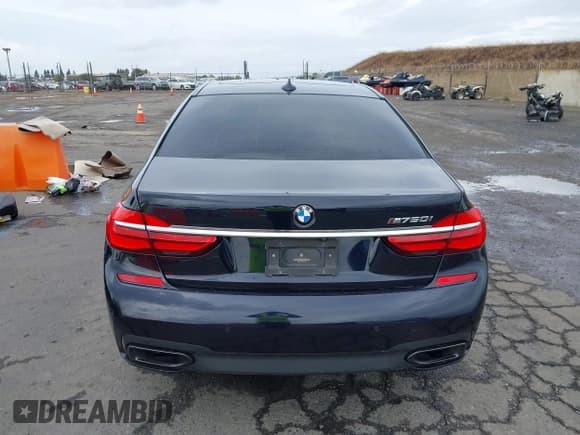 ✅ 2016 BMW 7 Series 750i • VIN: WBA7F0C57GGL99749 • Lot: 43358905. Wystawiony na IAAI z przebiegiem 116 351 mil. Bezpłatny archiwum sprzedaży aukcyjnych z USA i szczegółowy raport historii pojazdu na DreamBid. Zdjęcie 16.